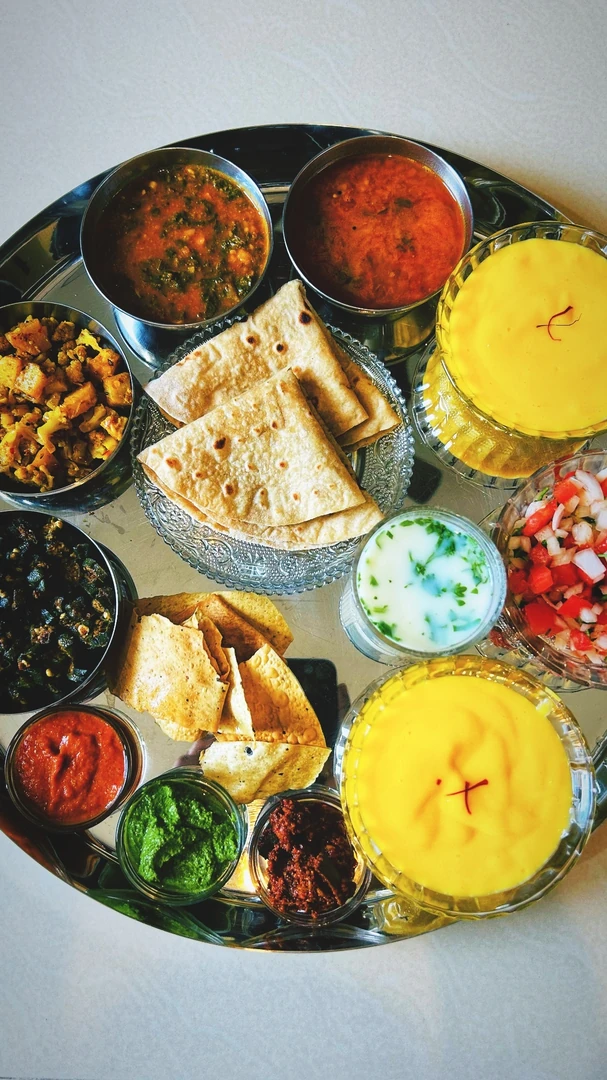 भारतीय भोजन की विविध थाली